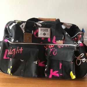 Victoria’s Secret Pink roller duffle bag 🎀